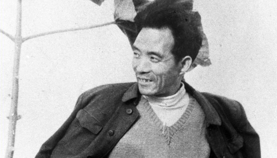 焦裕祿精神永遠不會過時在河南蘭考工作的475天，焦裕祿同志帶領蘭考人民除“三害”、種泡桐，用生命樹起一座共產黨人的巍峨豐碑。習近平總書記強調：“焦裕祿同志是人民的好公仆，是縣委書記的榜樣，也是全黨的榜樣。焦裕祿精神，過去是、現在是、將來仍然是我們黨的寶貴精神財富，永遠不會過時?！?#13;