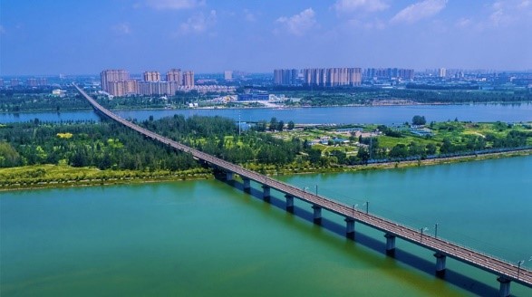南水北調中線一期工程通過從滹沱河倒虹吸向滹沱河生態補水，生態環境明顯改善。水利部供圖