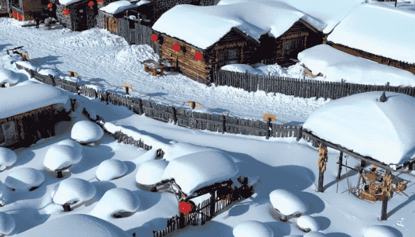 冰天雪地也是金山銀山近年來，隨著“冰天雪地也是金山銀山”理念的深入推廣、“帶動三億人參與冰雪運動”成果的不斷鞏固和擴大，我國優質冰雪“冷資源”向經濟發展的“熱動力”加速轉化。