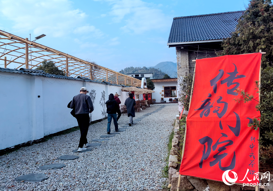 舊茶廠改造后的“傳韻小院”新中式茶館。人民網記者 林曉麗攝