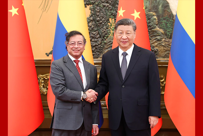 習近平會見哥倫比亞總統佩特羅