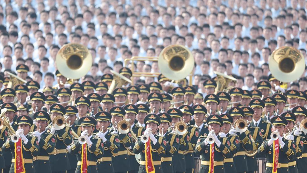 2-25中國人民解放軍聯合軍樂團在演奏。