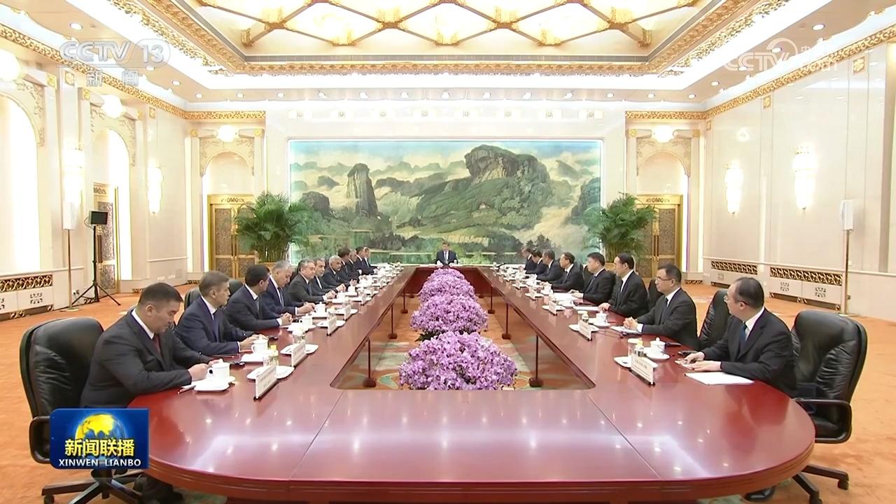 習近平集體會見上海合作組織成員國外長理事會會議外方代表團團長