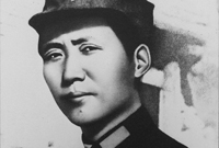 　　10月份，斯諾採訪眾多紅軍后離開邊區返抵北平。之后，他通過各種途徑發表介紹陝北蘇區狀況的文章和照片，並出版了著名的《紅星照耀中國》一書，中文書譯名為《西行漫記》。該書真實生動地介紹了斯諾採訪中國共產黨和紅軍的親歷和所見所聞，在國內外引起很大反響。圖為：長征到達陝北后的毛澤東